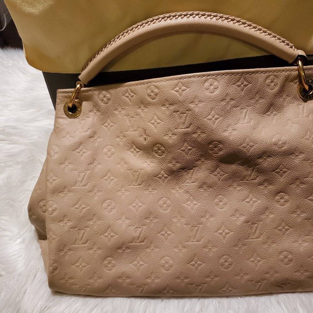 Louis Vuitton Artsy Bag